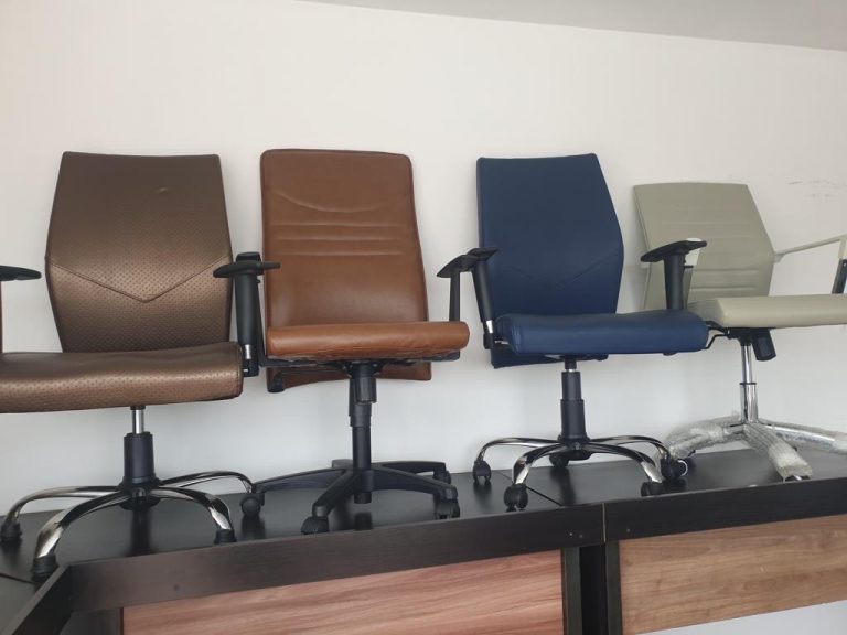 Ergonomic swivel office chairs